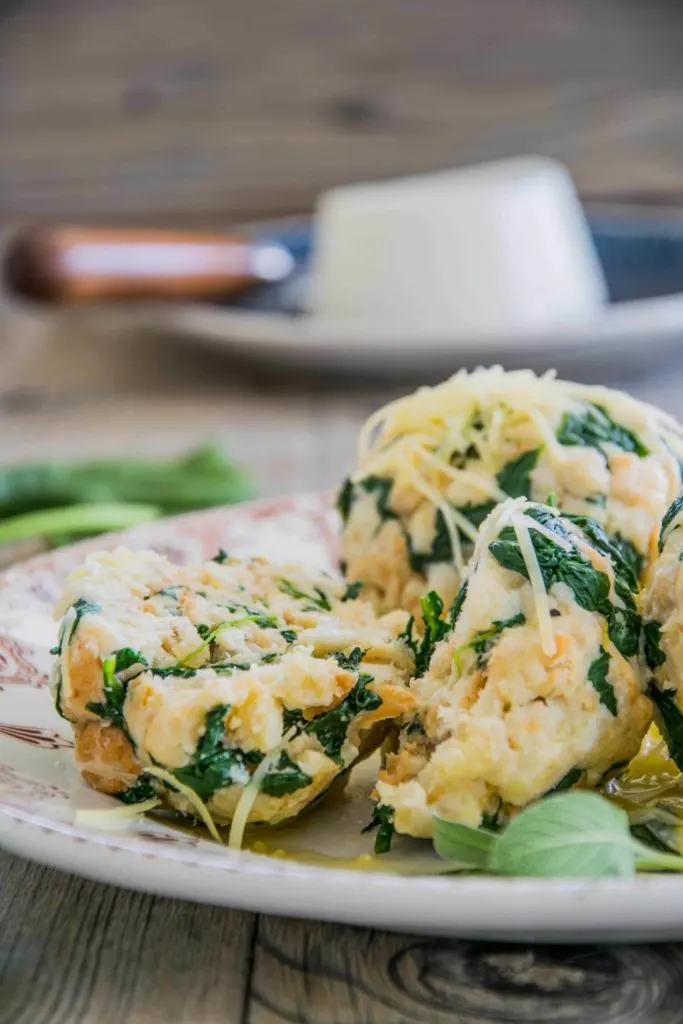 Ricotta-Spinatknödel mit Salbeibutter