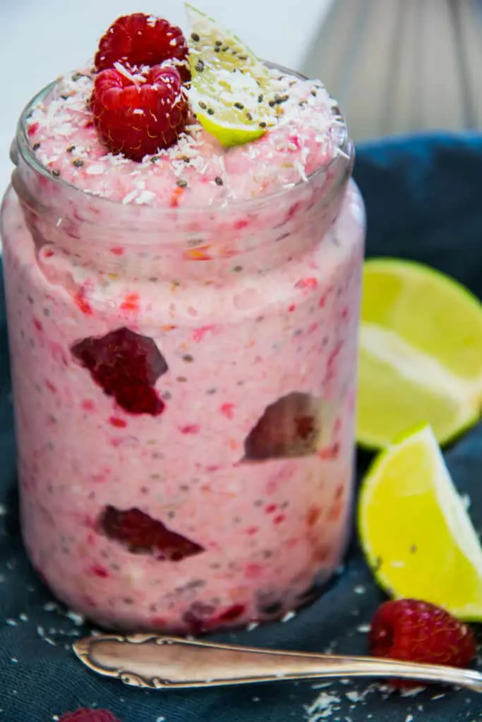 Himbeer-Kokos-Limetten Overnight Oats