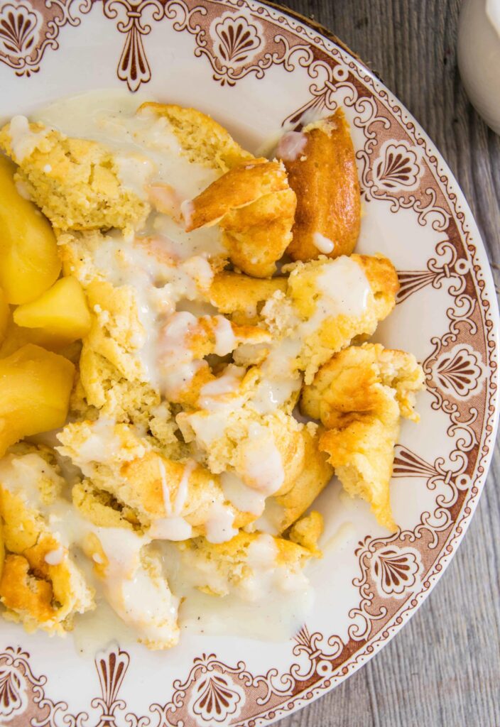 Topfenschmarrn mit Apfelkompott und Vanillesauce