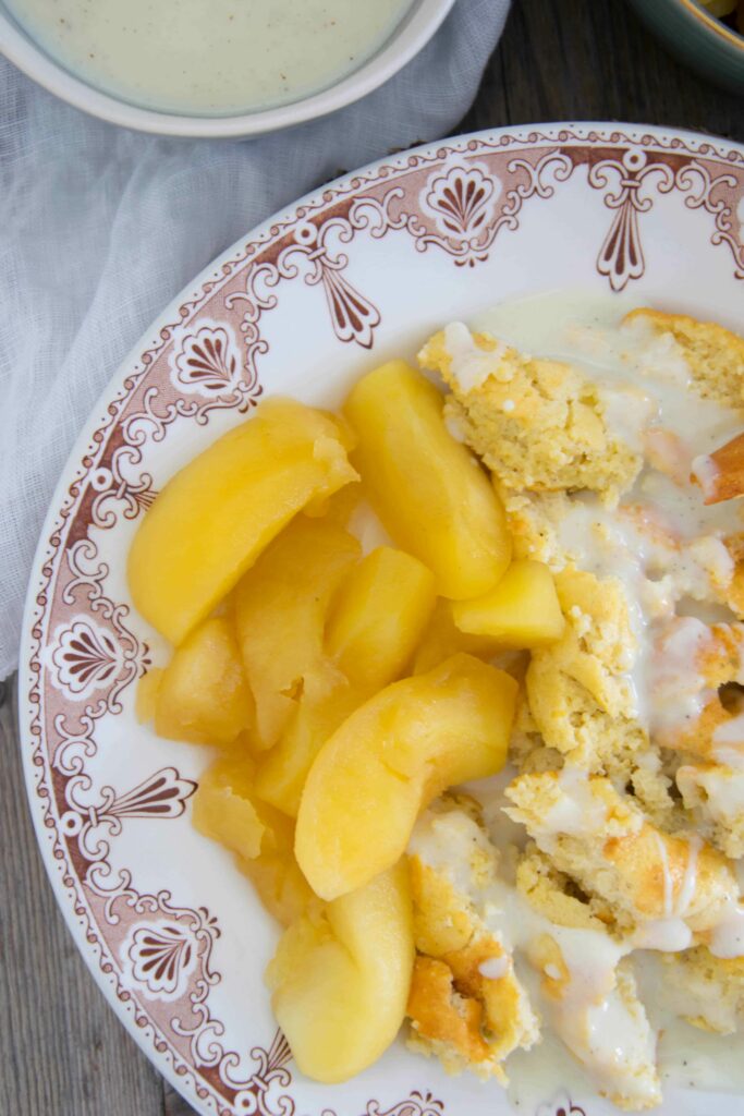 Topfenschmarrn mit Apfelkompott und Vanillesauce