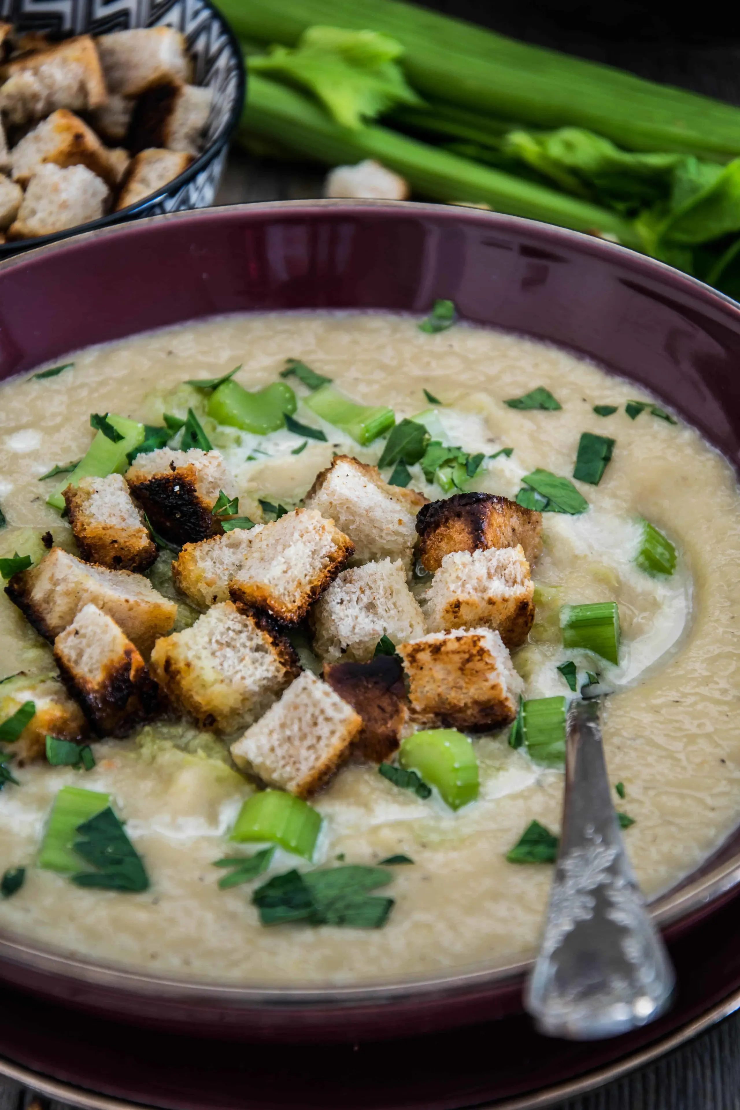 Selleriecremesuppe mit Croûtons - Oats and Crumbs