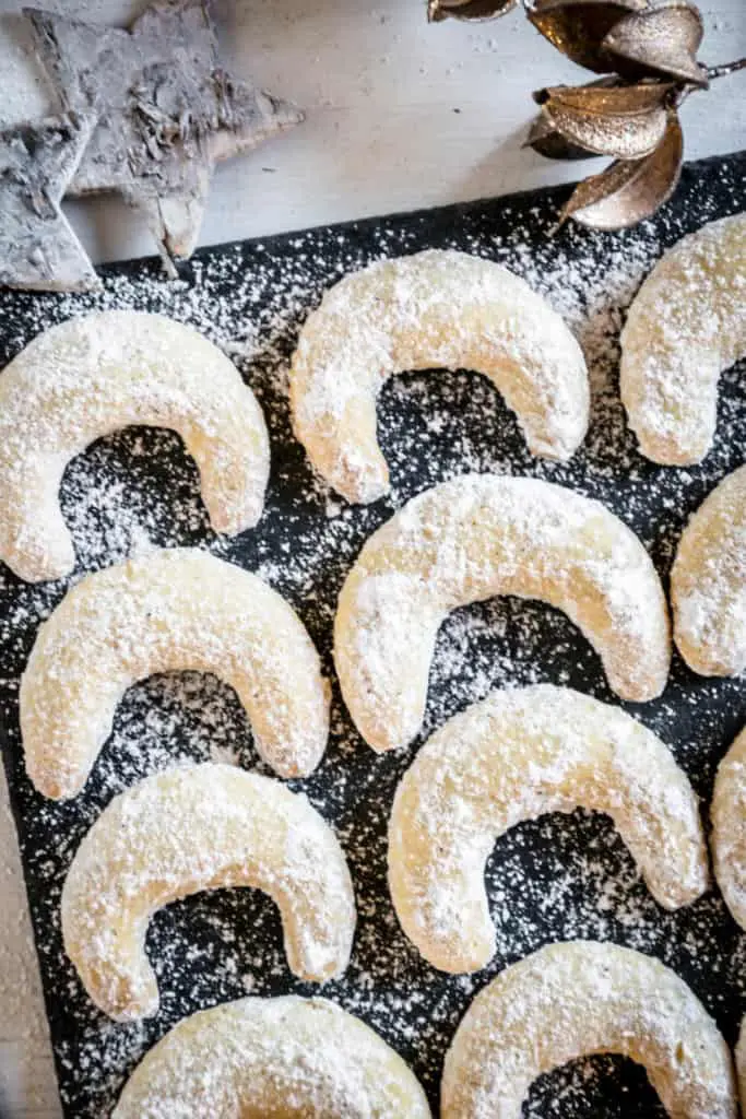Vanillekipferl aus Mandelmürbteig mit echter Vanille