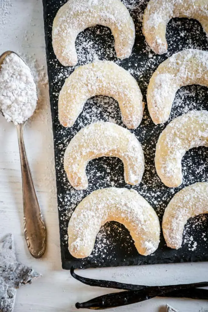 Vanillekipferl aus Mandelmürbteig mit echter Vanille