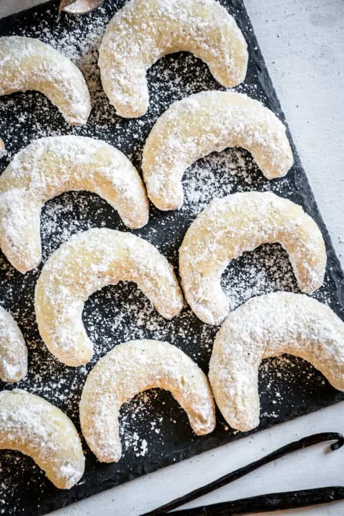 Vanillekipferl aus Mandelmürbteig mit echter Vanille