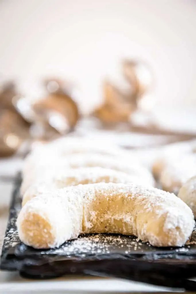 Vanillekipferl aus Mandelmürbteig mit echter Vanille