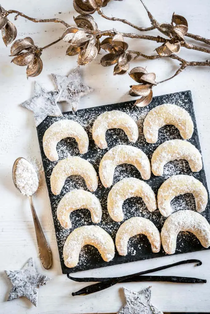 Vanillekipferl aus Mandelmürbteig mit echter Vanille