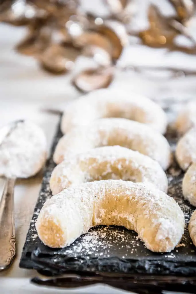Vanillekipferl aus Mandelmürbteig mit echter Vanille