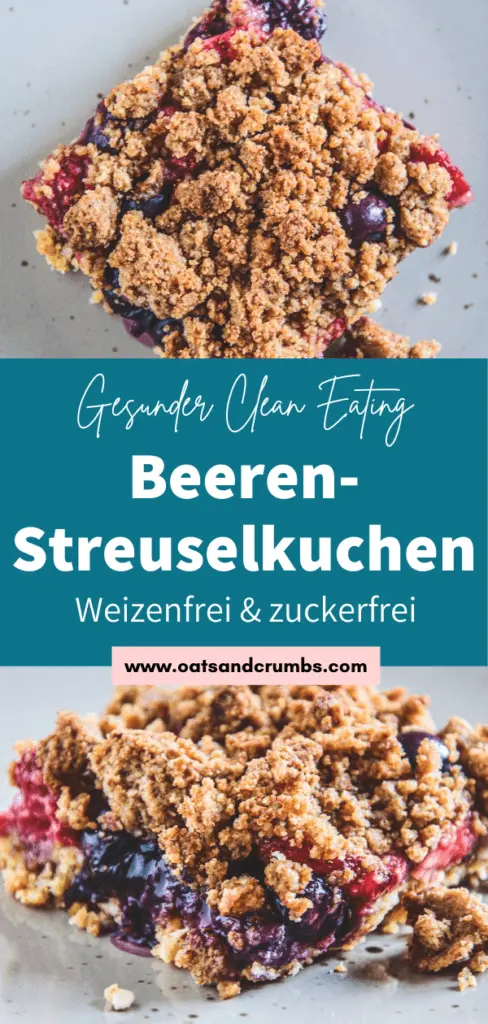 Ein Stück gesunder, zuckerfreier Beeren-Streuselkuchen auf einem grauen Teller. Ansicht im 45-Grad-Winkel. Sehr knusprige Textur.