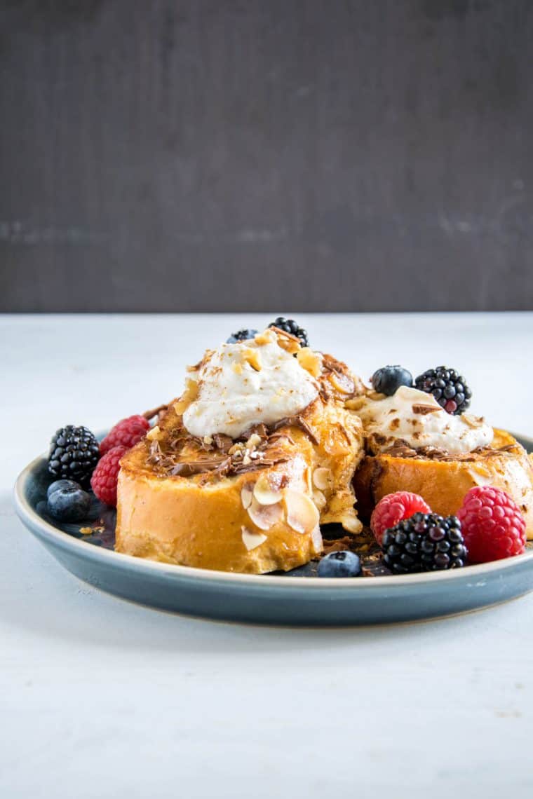 French Toast mit Vanille-Zimt-Ricotta und Nougat | Oats and Crumbs