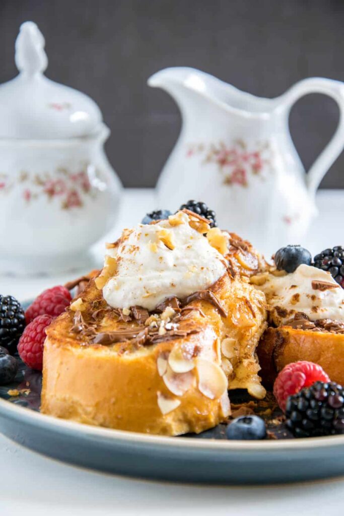 French Toast mit Vanille-Zimt-Ricotta und Nougat | Oats and Crumbs