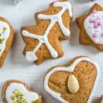 Honiglebkuchen mit Zuckerglasur und Streuseln