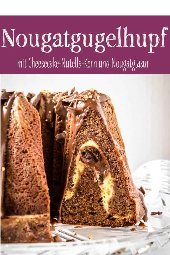 Nougatgugelhupf mit Cheesecake-Nutella-Kern und einer Glasur aus Nougatschokolade und Nutella, bestreut mit Haselnusskrokant und gehackter Nougatschokolade