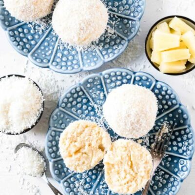 Saftige Schneebälle aus Biskuitteig mit Topfen, Schlagobers, Kokos, Ananas, Rum, Eierlikör und Vanille