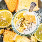 Zitronenkuchen-Overnight Oats mit selbstgemachtem Kuchen und Kokos
