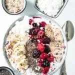 Beeren-Müsli-Bowl mit Topfen-Proteincreme
