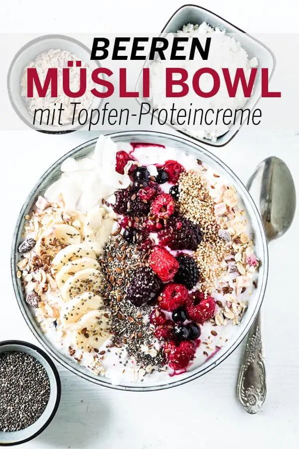 Beeren-Müsli-Bowl mit Topfen-Proteincreme