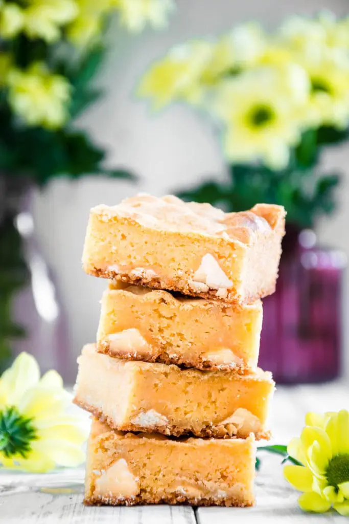 Blondies mit Zitronencreme