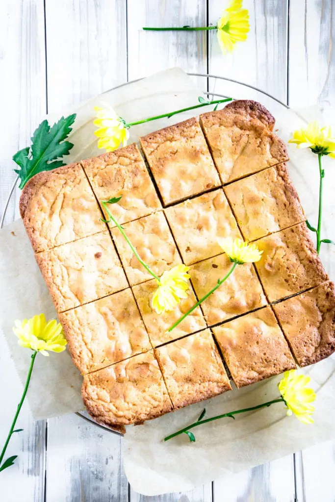 Blondies mit Zitronencreme