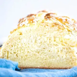 Flaumig-zarte geflochtene Butter-Brioche