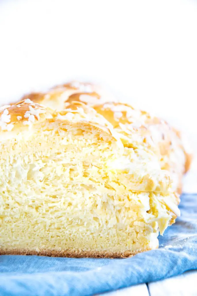 Flaumig-zarte geflochtene Butter-Brioche