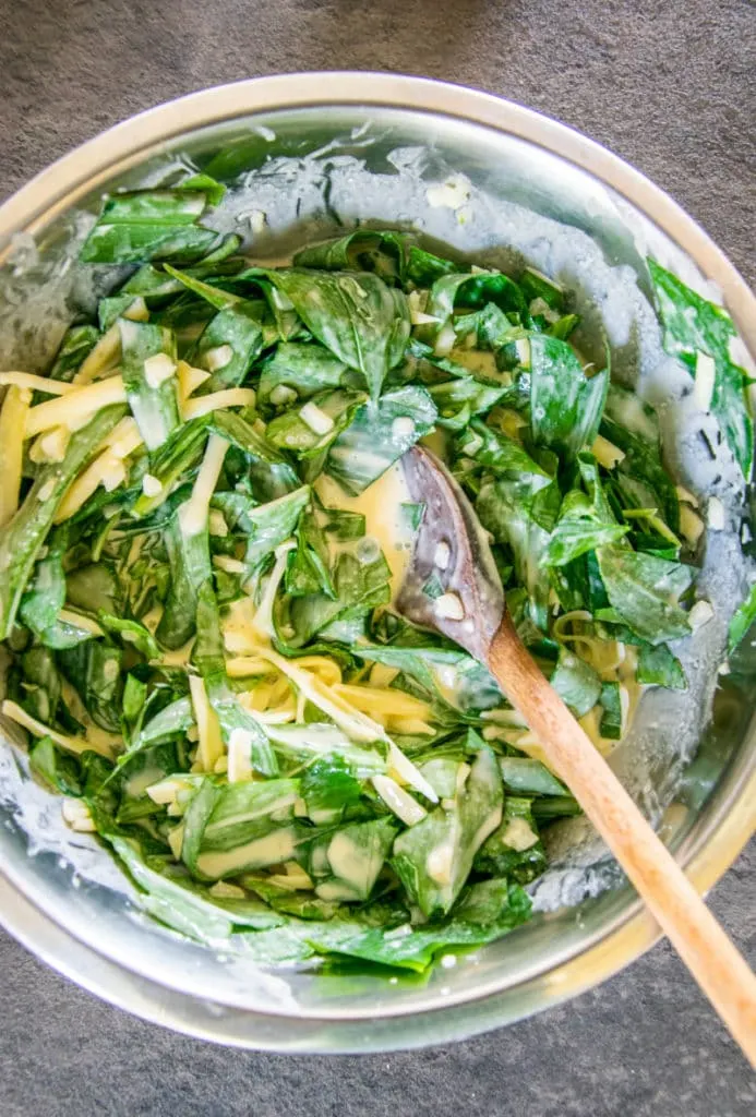 Füllung für die Bärlauch-Quiche mit Dinkel-Sesam-Mürbteig