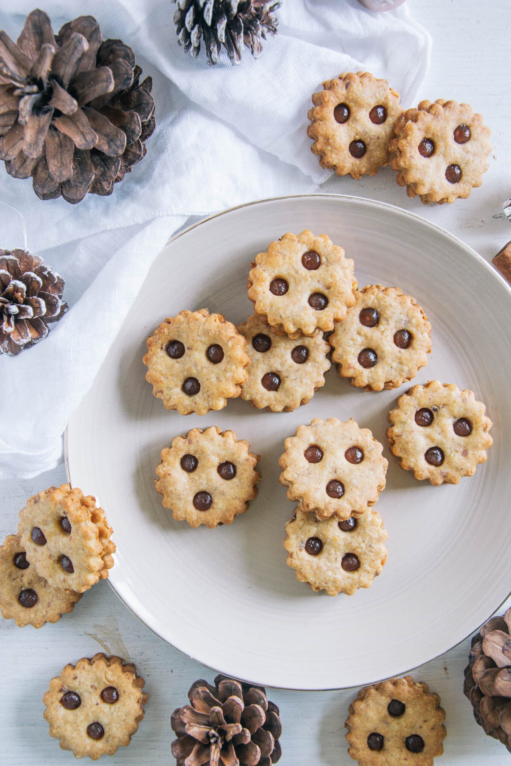 Linzer Augen | Oats and Crumbs