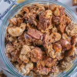 Nuss-Granola aus Einfach gesund frühstücken in einem Glas von oben fotografiert