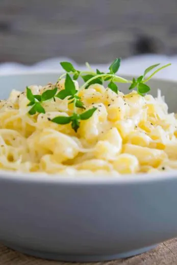 One Pot Käse-Pasta – schnelle Käse-Nudeln (Rezept)
