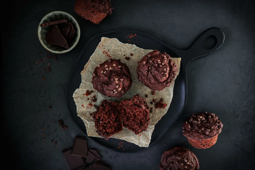 Gesunde Muffins mit zuckerfreier Schokolade