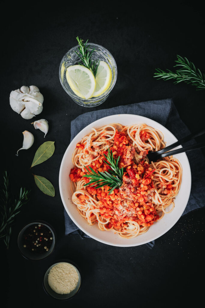 Spaghetti mit einfacher gesunder Linsen-Bolognese