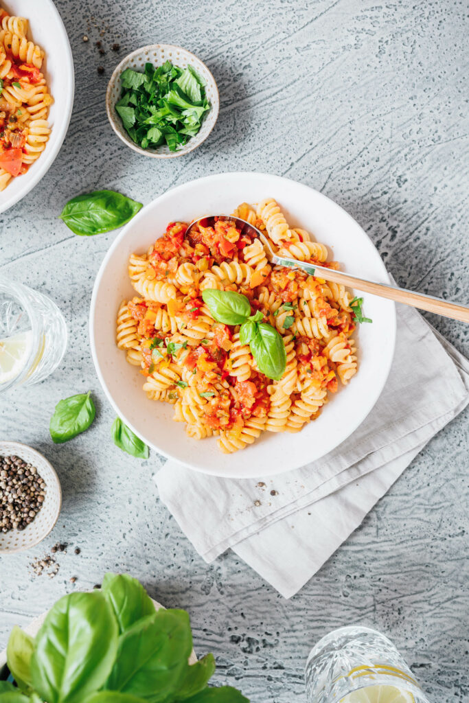 Gesunde Pasta mit Gemüsesugo