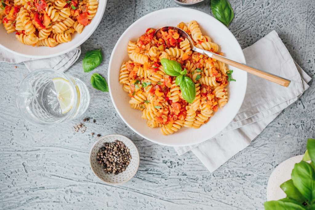 Vegane Pasta mit Gemüsesugo