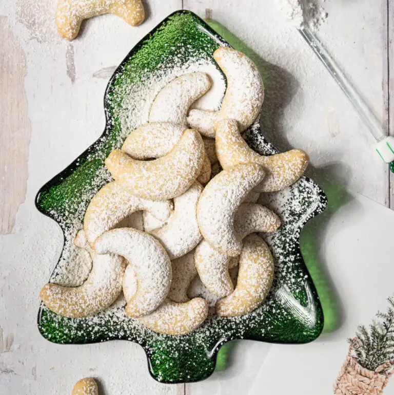 Klassisches Vanillekipferl-Rezept von Oats and Crumbs.