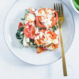 Leckerer Bulgur-Spinatauflauf mit Tomaten und Feta