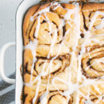 Saftige Zimtschnecken mit Frosting