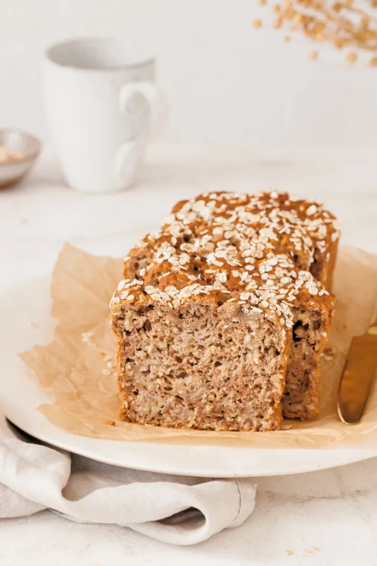Bananenbrot mit Haferflocken // Rezept (zuckerfrei)