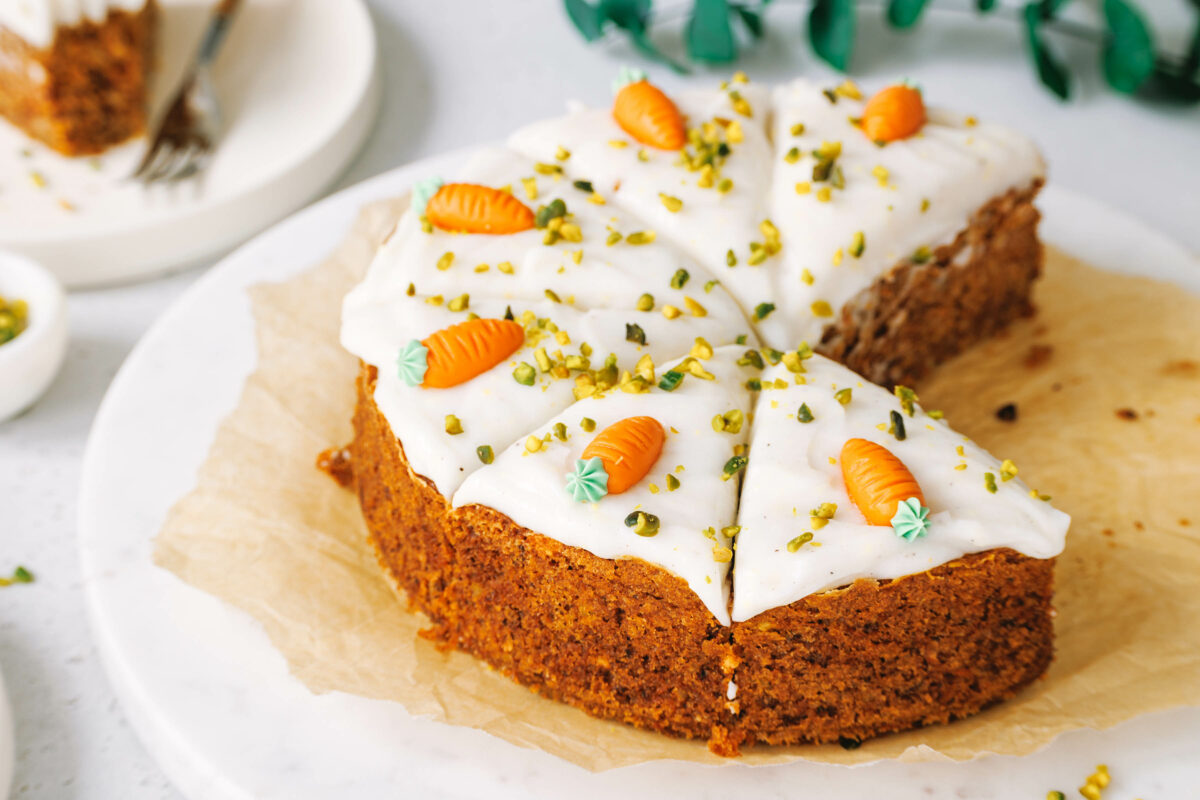 Karottenkuchen mit Nüssen // saftig & vegan Karottenkuchen mit Nüssen // saftig & vegan