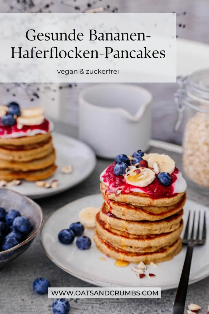 Pinterest-Grafik mit Bild von Bananen-Haferflocken-Pancakes