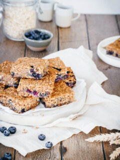 Saftiger Haferflocken-Kuchen (ohne Mehl).