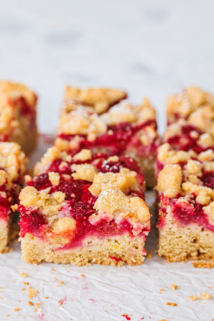 Leckerer Himbeer-Streuselkuchen für den Sommer.