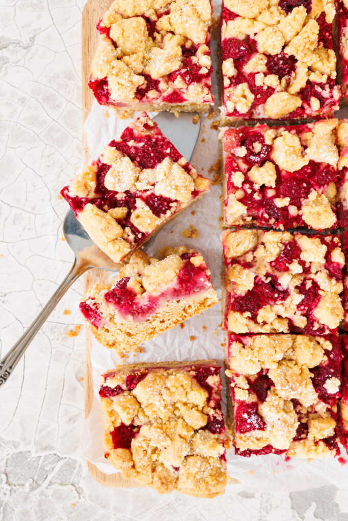 Einfaches Streuselkuchen-Rezept mit Himbeeren.