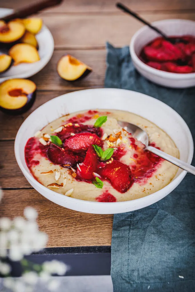 Grießbrei ohne Ei, ohne Zucker und ohne Milch.