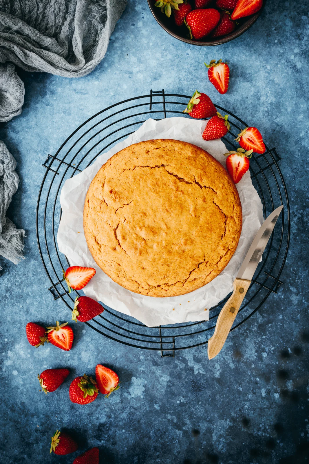 Zuckerfreier veganer Rührteig-Kuchen.