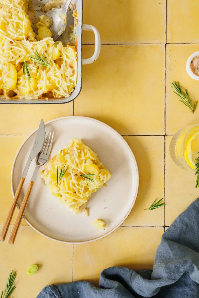 Kartoffelgratin einfach und schnell zubereiten.