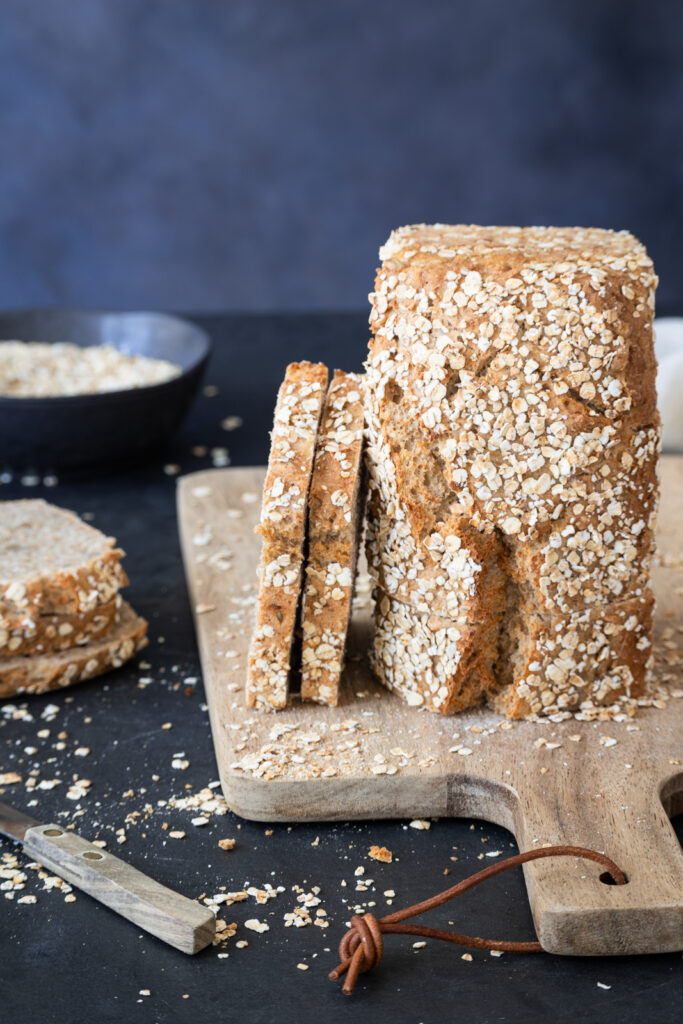 Gesundes Brot mit Haferflocken.