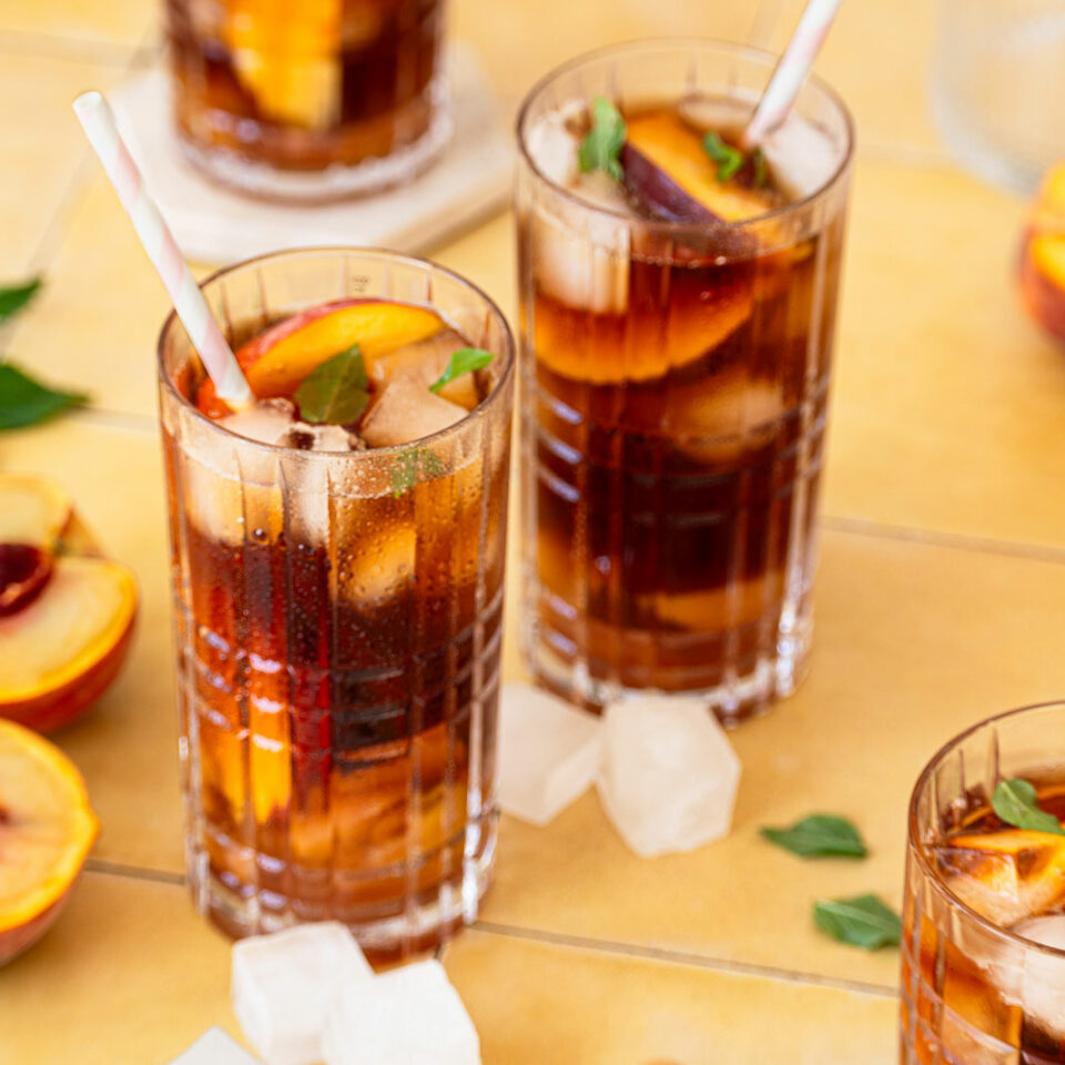 Pfirsich-Eistee ohne Zucker – selbstgemacht