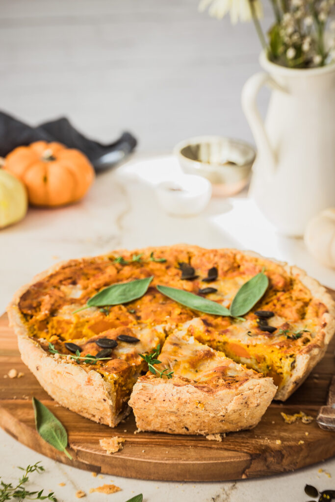 Köstliche Kürbis-Quiche – vegan und schnell.