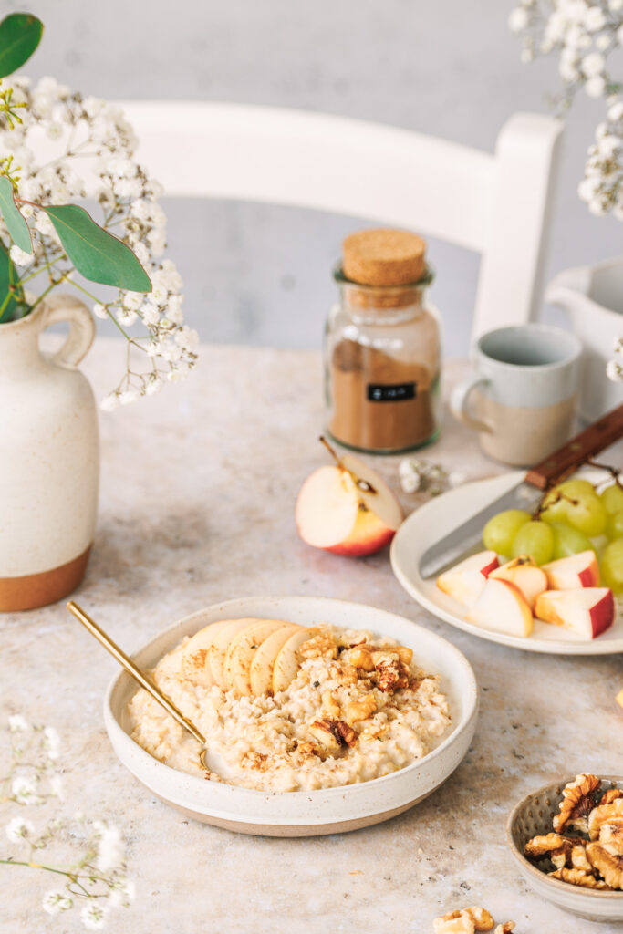 Porridge kochen in der Mikrowelle.