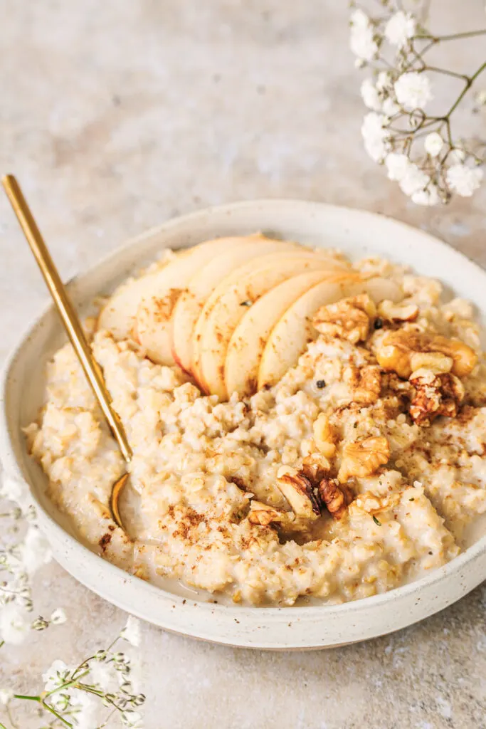 Porridge Rezept Mikrowelle: Schnelles Frühstück mit Haferflocken.