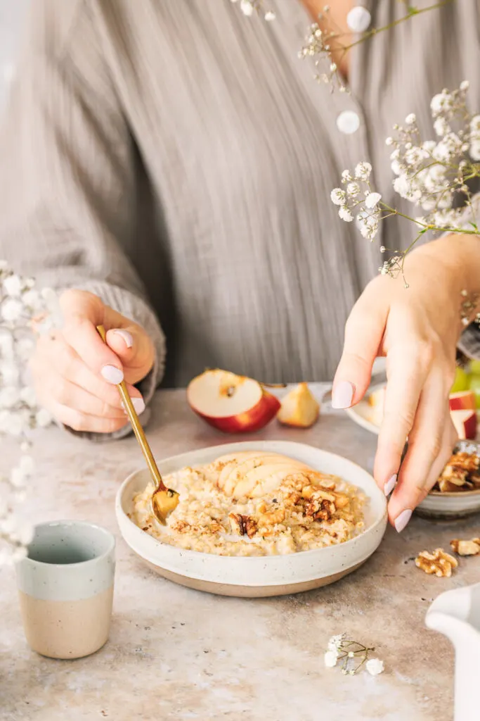 Porridge ohne Kochen – aus der Mikrowelle.